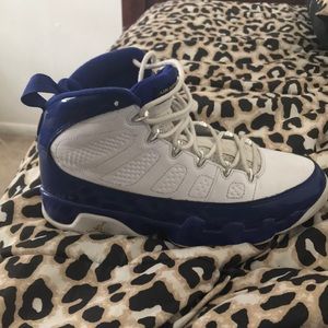 Size 9.5 in men 23 air Jordan